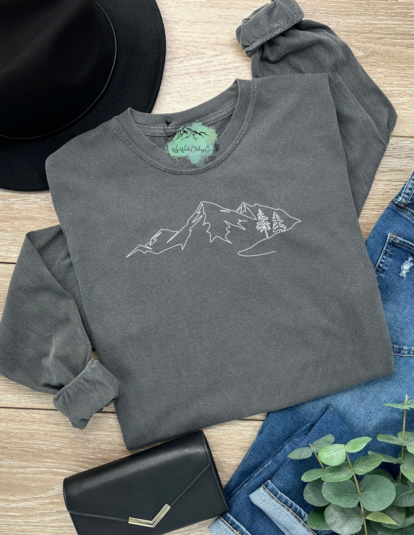 Line drawn Moutain tee